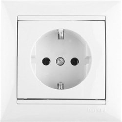 Розетка 1СП с з/к белая Valena 774420 Legrand 1669 - фото 4481