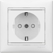 Розетка 1СП с з/к. со шторками белая Valena  774421 Legrand 1673
